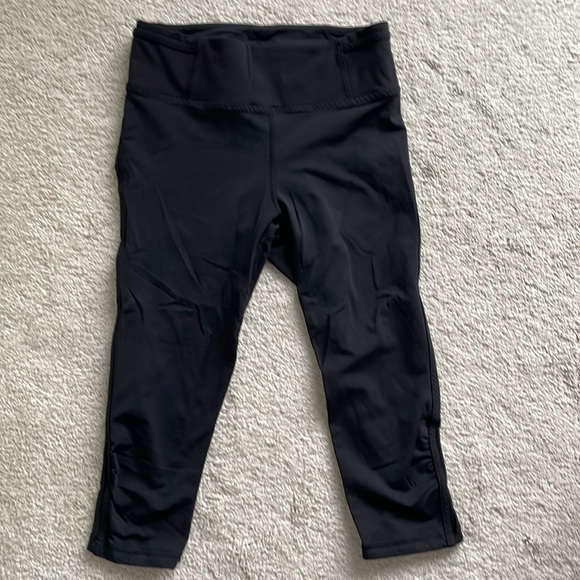 Lululemon Cropped 16” inseam Leggings - Picture 1 of 12